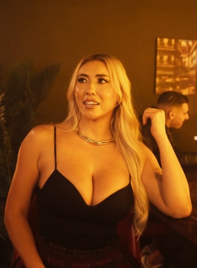 Brazzers - Destiny Mira, Cyber Doll - Wingwoman Secures A Threesome (22.01.2026) 1080p rq