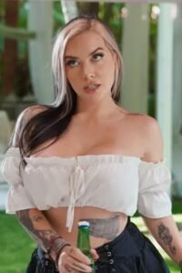 Bossy Bar Wench Serves Pussy (2026)